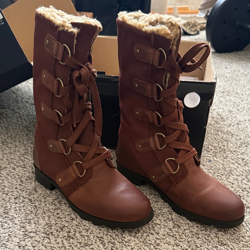 Sorel Women's Chestnut Lace-Up Boots